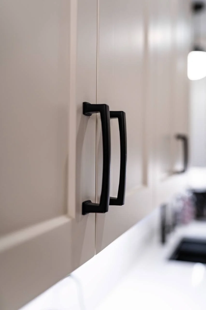 Cabinet Hardware Detail
